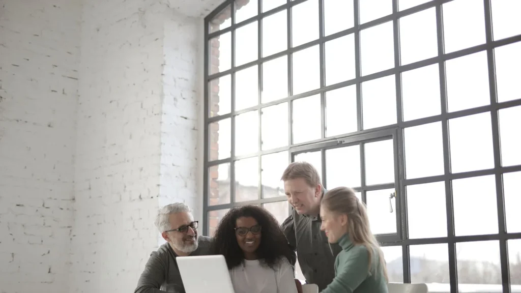Automatización con IA para startups: 15 procesos antes de contratar más equipo