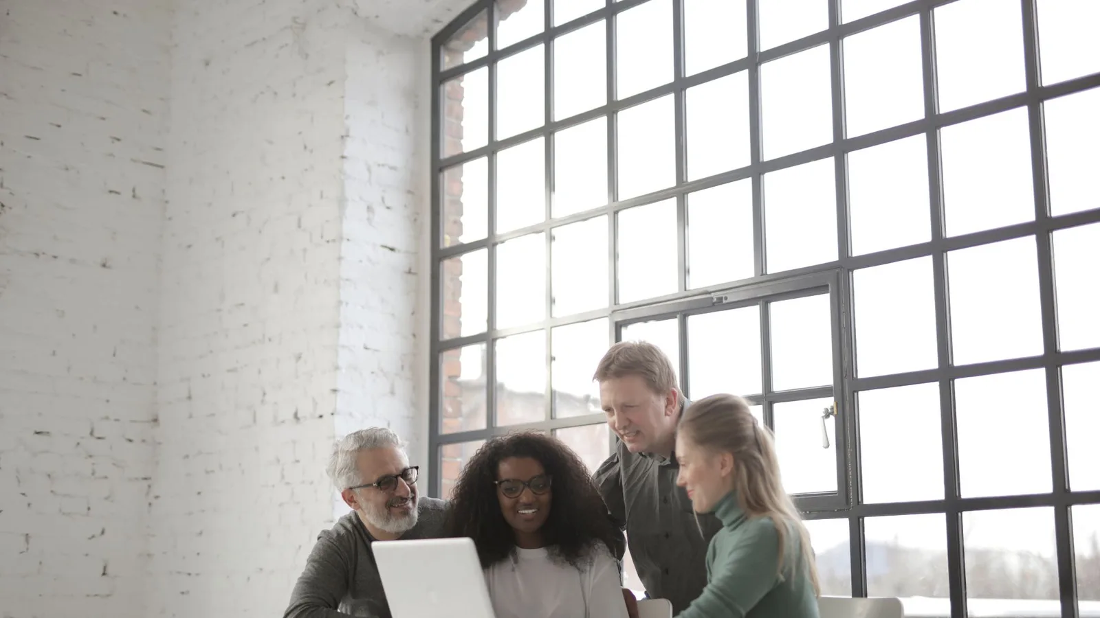 Automatización con IA para startups: 15 procesos antes de contratar más equipo