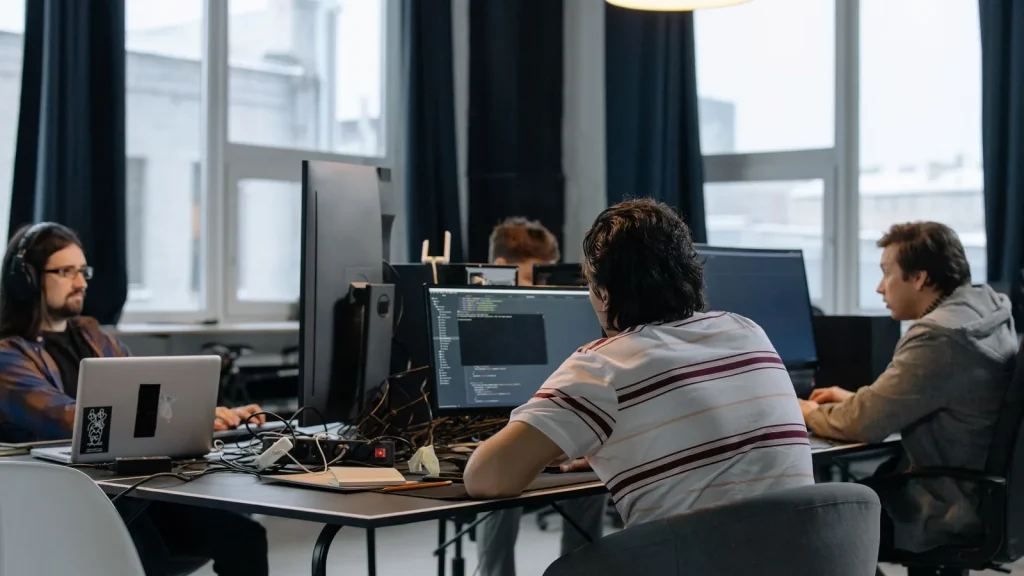 Software a medida para startups: cuándo compensa y cómo presupuestarlo