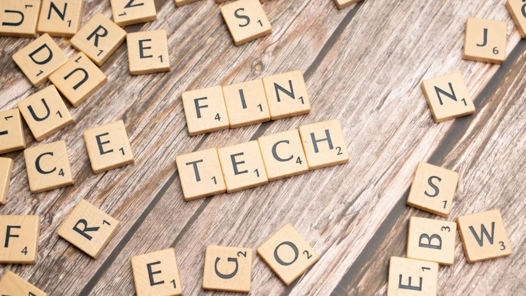 finmid levanta 17 millones y lleva el embedded lending a flotas de Bolt y vendedores de Skroutz